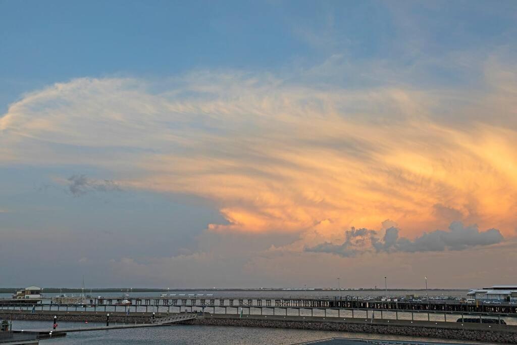 The Salty Lagoon - A Vibrant Retreat By The Water Apartment Darwin Exterior photo